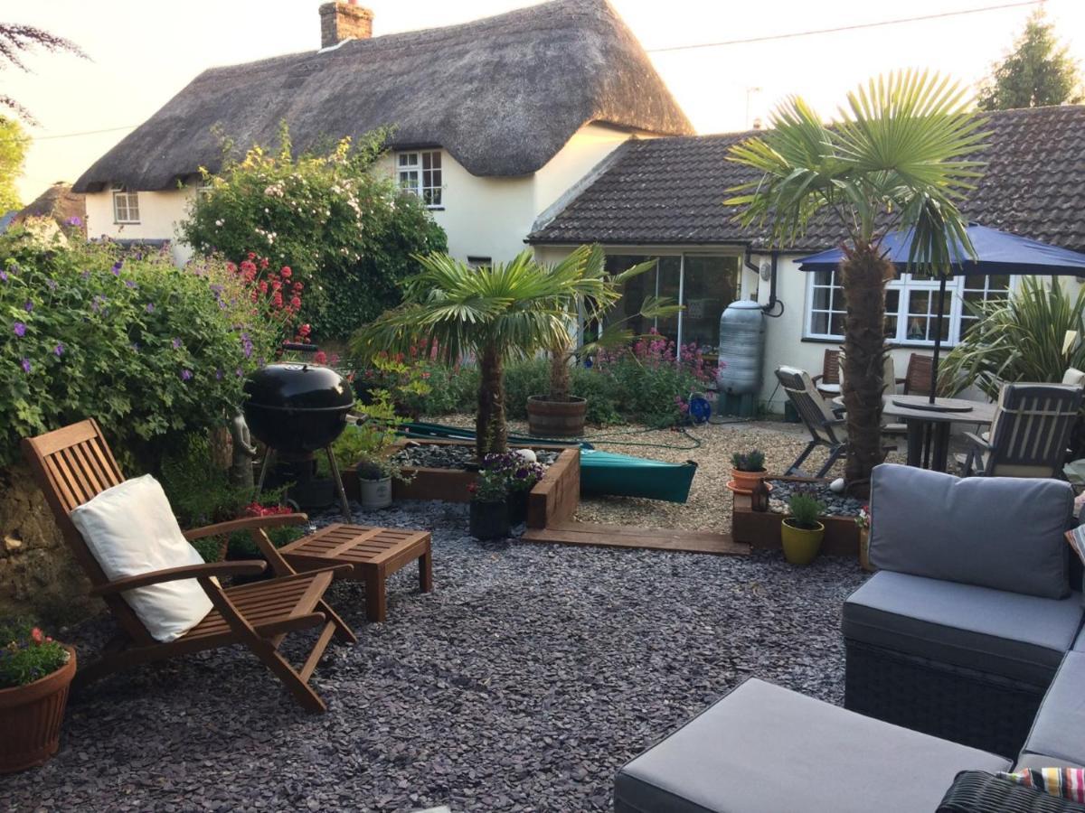 Guest Suite At 31 Little England Milborne Saint Andrew Exterior foto