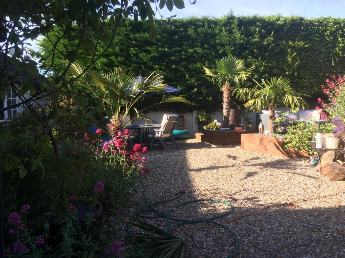 Guest Suite At 31 Little England Milborne Saint Andrew Exterior foto
