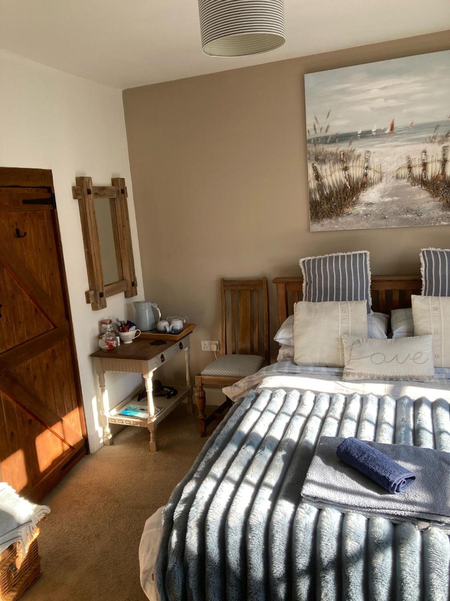Guest Suite At 31 Little England Milborne Saint Andrew Exterior foto