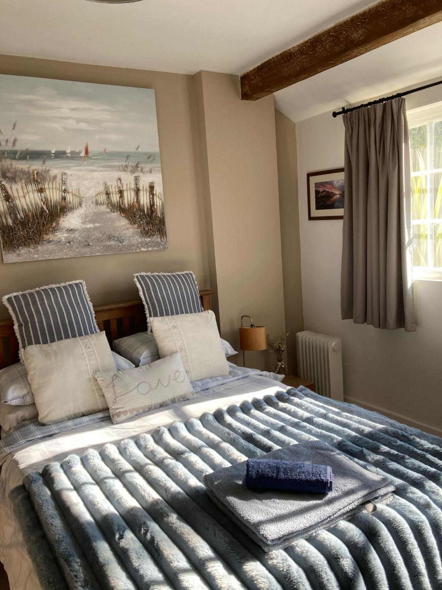 Guest Suite At 31 Little England Milborne Saint Andrew Exterior foto
