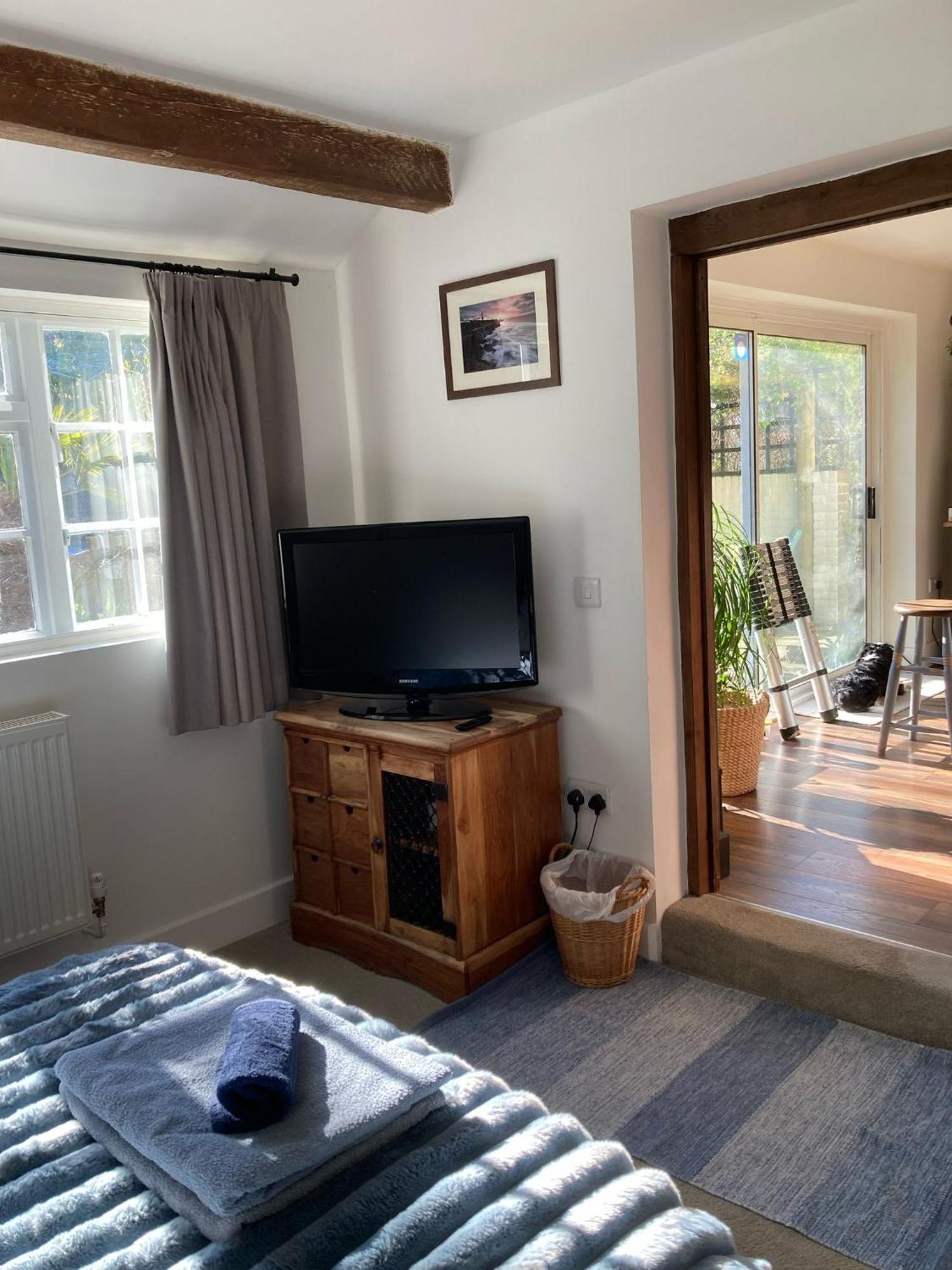 Guest Suite At 31 Little England Milborne Saint Andrew Exterior foto